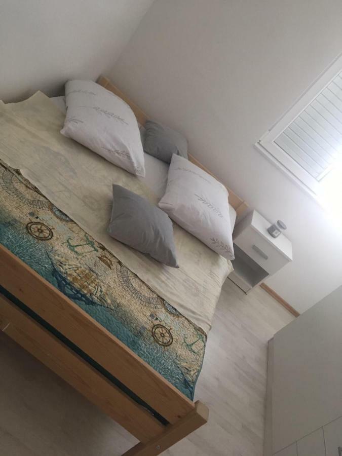 Angella Apartment Dugi Rat Buitenkant foto