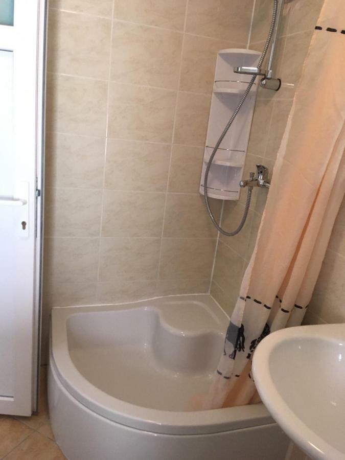 Angella Apartment Dugi Rat Buitenkant foto