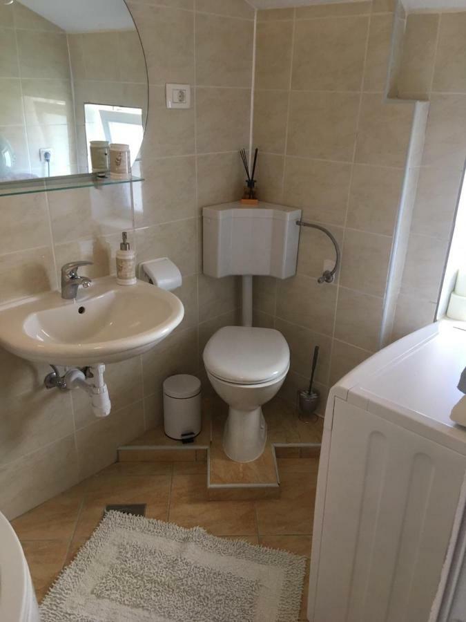 Angella Apartment Dugi Rat Buitenkant foto